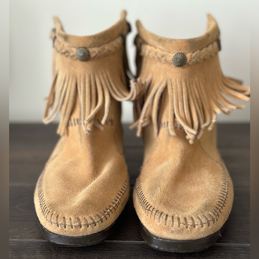 Minnetonka High Top Back Zip Boots